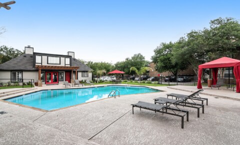 Apartments Near Lone Star College- Montgomery Rayfords Edge for Lone Star College- Montgomery Students in The Woodlands, TX