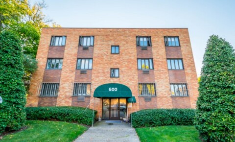 Apartments Near The Art Institute of Pittsburgh-Online Division Spacious 1BR's! Shadyside! S Highland Ave, close to Universities & Hospitals for The Art Institute of Pittsburgh-Online Division Students in Pittsburgh, PA