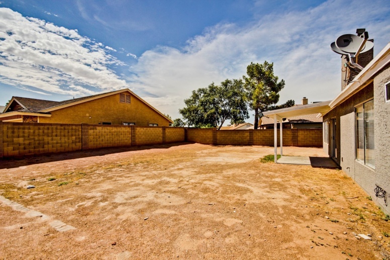 3 Bedroom + 2 Bathroom Home in Phoenix w/ Private Fenced in Backyard + 2 Car Garage  