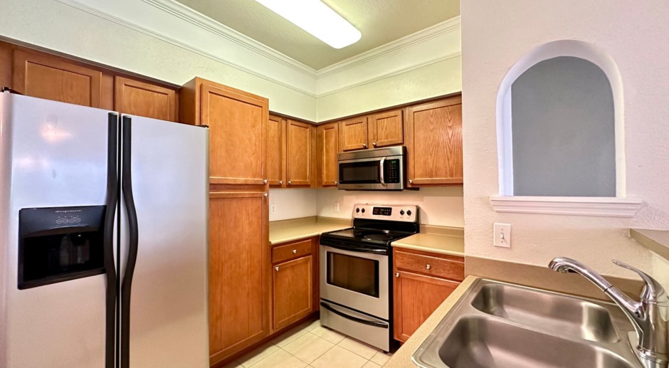 Spacious and elegant 2 bedroom, 2 bathroom condo located on the Southside of Jacksonville in the community of Montreux.