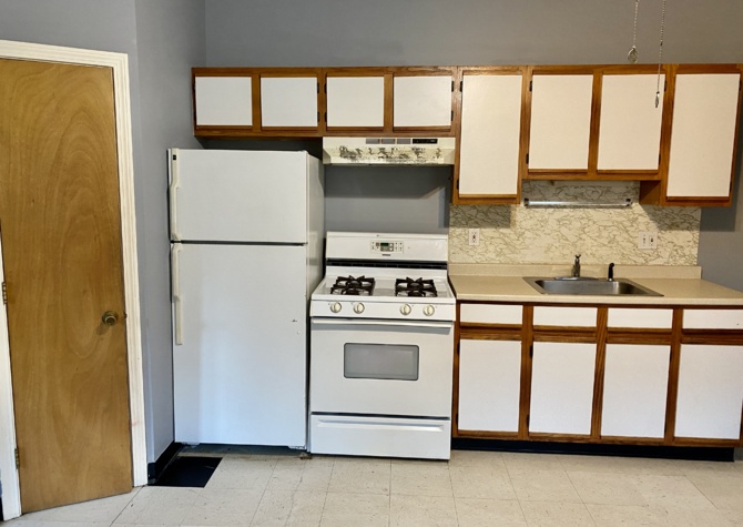 Houses Near {38 George St New Bedford Unit 1W} 2 bed 1 bath close to beach!!!!