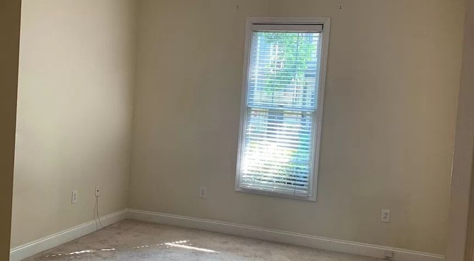 Room in 2 Bedroom Apartment at Garden District Drive