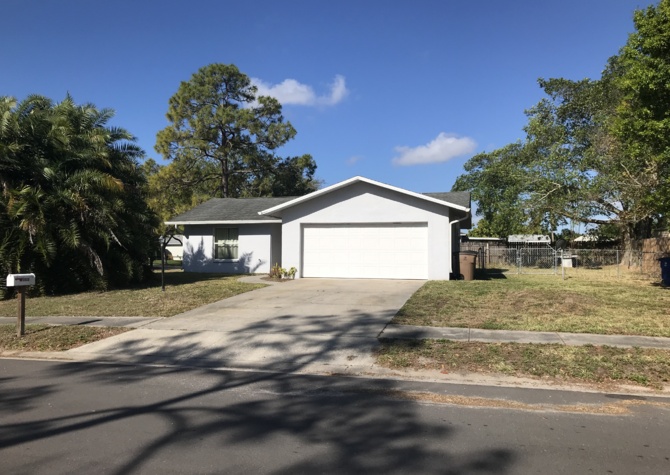 Houses Near Cozy home located in the Ft. Myers Shores area