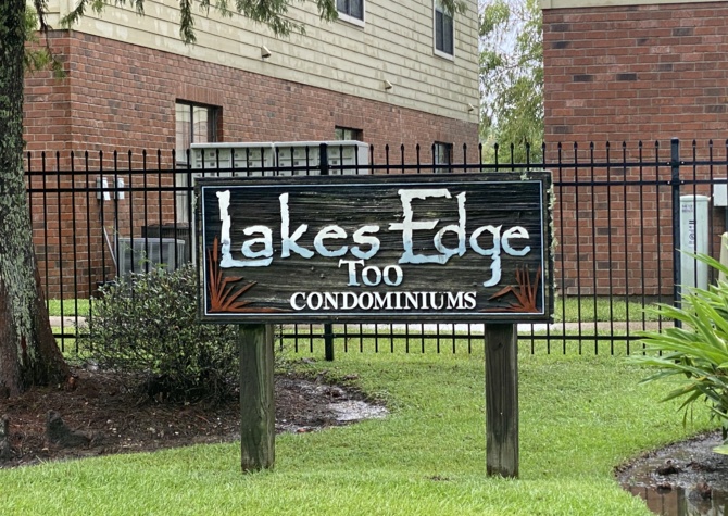 Houses Near Lake Edge Too Condos (UNIT 3A) 1bed / 1 bath