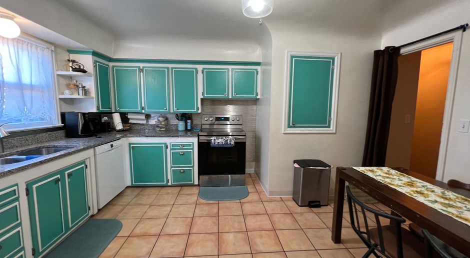 FURNISHED 3 bed home centrally located!