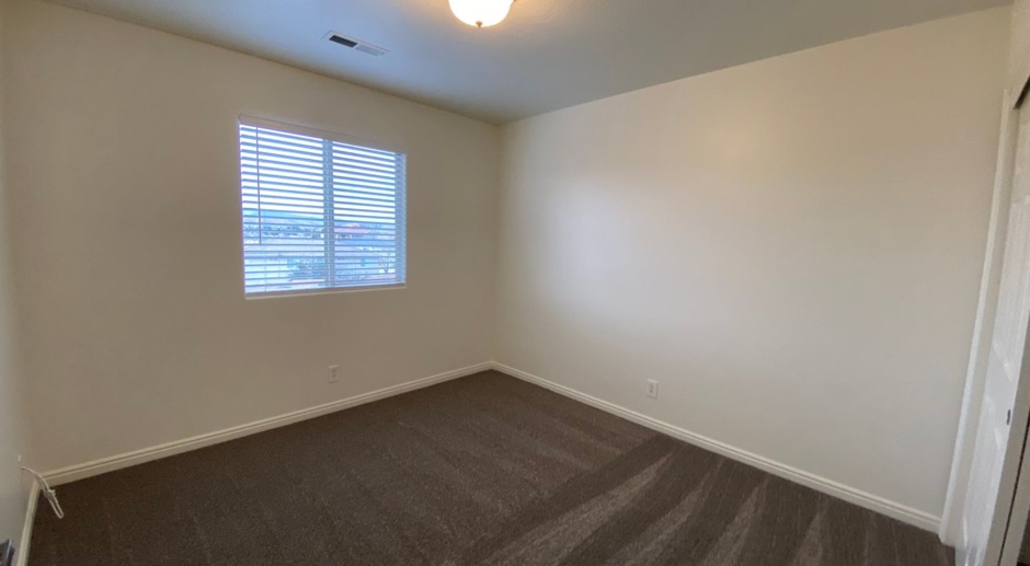 NEWLY RENOVATED SPACIOUS TOWNHOME!