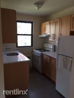 Basic 1 Bedroom in Lovely Quiet Court Yard Bldg- Laundry On Site / New Rochelle