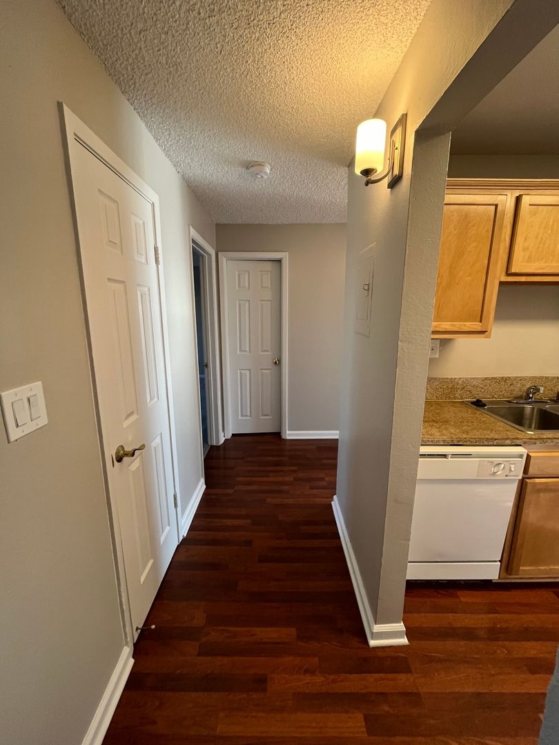 Renovated, Spacious, Upstairs 2 bedroom condo with Washer/Dryer