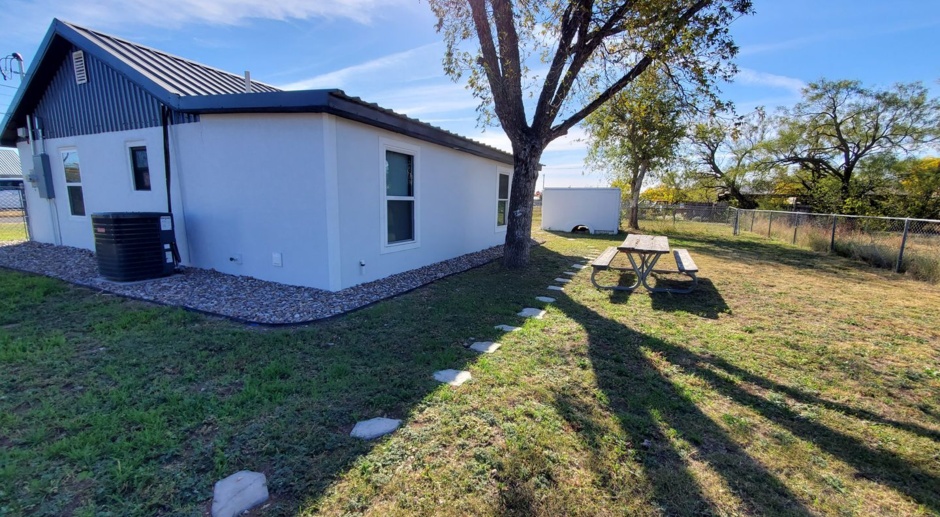 Completely Remodeled Three Bedroom Home For Rent!!! 3bed/1bath