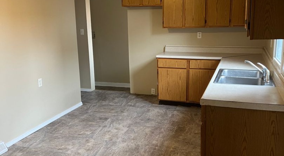 Single Family 2 Bedroom Recently Renovated 