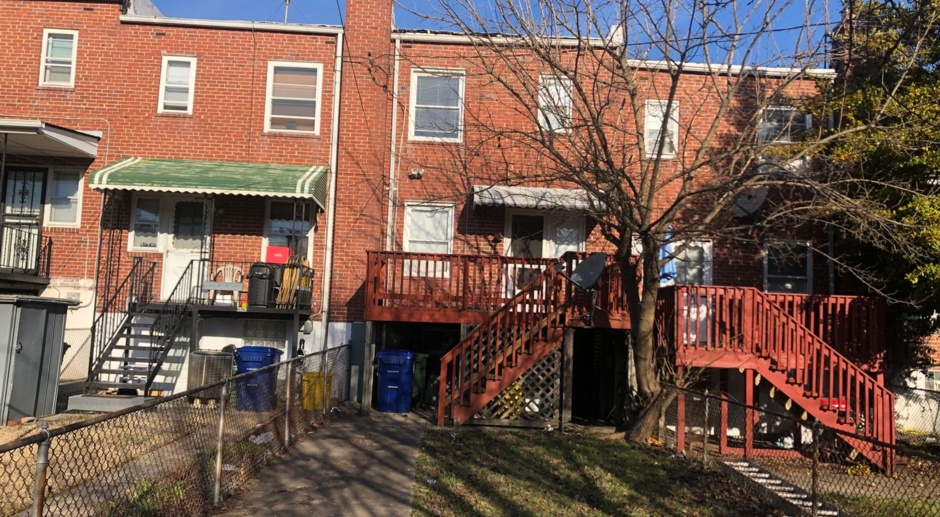 2 bedroom 1.5 townhouse for rent in Baltimore 