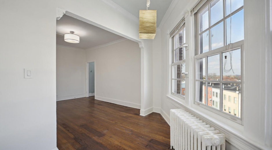Must See! Charming, top floor studio unit in sought after Capitol Hill neighborhood!!