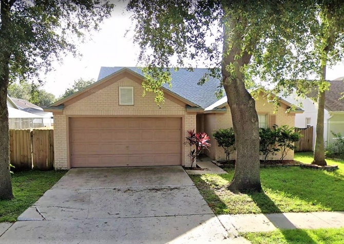 Houses Near Lakewood Crest Offers 4/2, on Quiet Tree Lined Street!! 