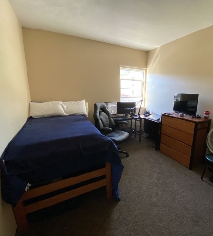 University Gates Bedroom For Rent