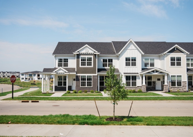 Apartments Near Four Grand Brownstones - Ankeny