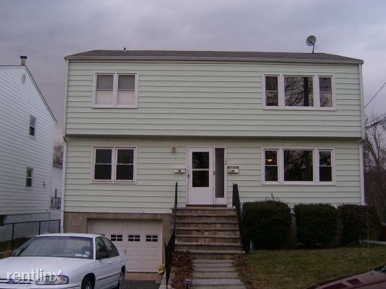 Spacious 3 Bedroom Apt 1st Floor - Pets Welcome, Laundry On Site - Parking in Driveway / Harrison