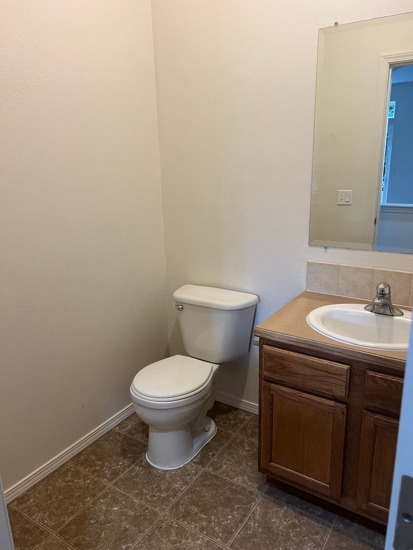 3-bedroom 2-1/2 bathroom home in Eugene
