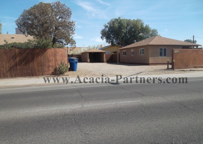 Houses Near Great Home Within Walking Distance to U of A