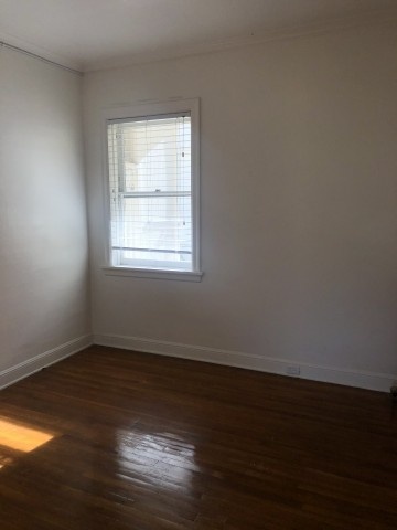 Huge 1-bedroom/1-bath+den Available for Immediate Move In!
