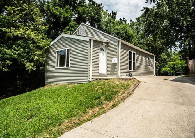 Houses Near 411 S. Tennessee Independence, Mo 64052  $850 per month $850 security deposit