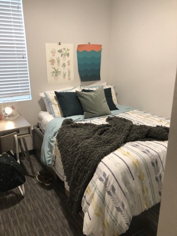 Private bed/bath in 2 bed Student housing