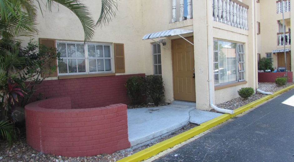 2 Bed 2 Bath Condo in the Heart of Fort Myers!