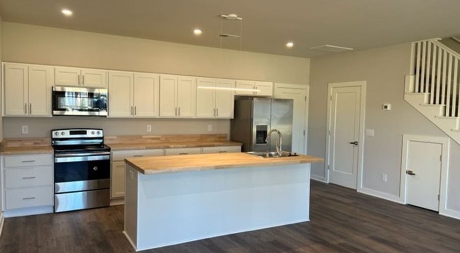 Gorgeous New Construction Build within Minutes to Downtown!