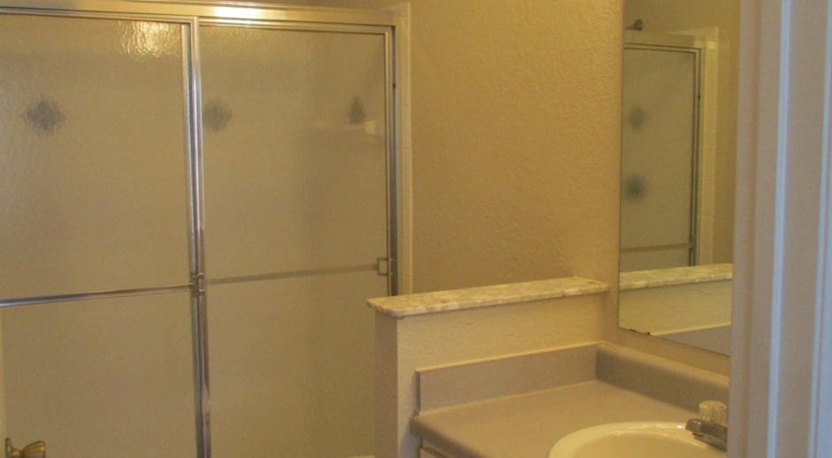 MOVE IN SPECIAL! Upgraded 3BR/2BA Altamonte Springs Condo with Wood Flooring and Den!