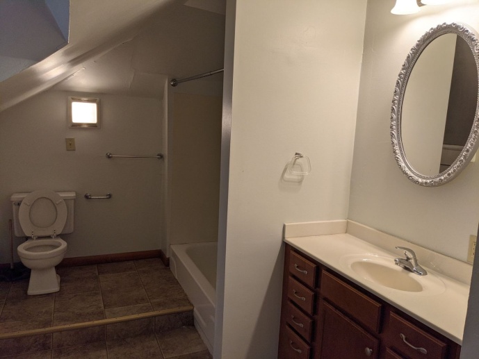 2-bedroom, 1-bath apartment across from Kinnick and UIHC