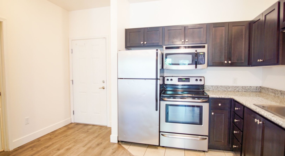 Spring Special! 1-Bedroom with Patio - Close to Downtown and OHSU!