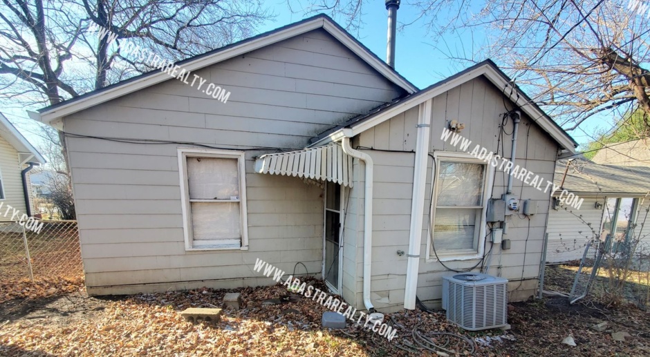 Charming 2 Bedroom Bungalow in WALDO-Available NOW!!