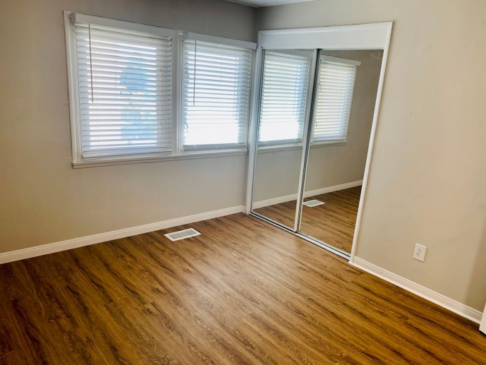 ***SPACIOUS 2 BEDROOM + FAMILY ROOM, 1 BATH APARTMENT COMING SOON DECEMBER 1ST* IN POINT LOMA HEIGHTS;WITH AN EXTRA ROOM***!!!MOVE IN SPECIAL, HALF OFF SECOND MONTH'S RENT; LIMITED TIME ONLY!!!