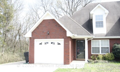 Houses Near MTSU Affordable, Modern, Spacious Duplex w/ Garage and Great Deck for Middle Tennessee State University Students in Murfreesboro, TN