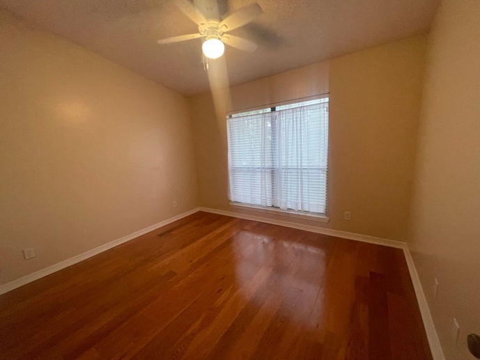 Available 01/01/2024! 2 BD/ 2 BTH condo WITH POOL!