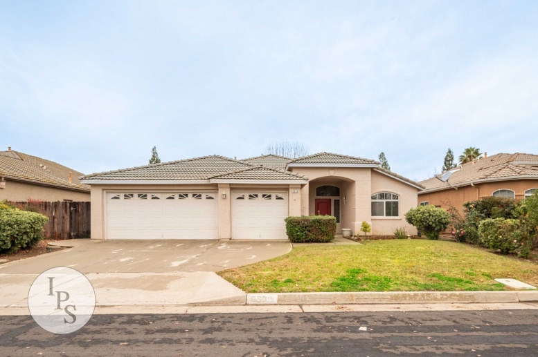 North East Fresno Home, 4BR/2BA, Clovis Unified School District - Lots of Amenities!