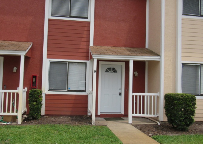 Houses Near AVAILABLE NOW - 2 bed, 1.5 bath townhome in S. Daytona w/ comm pool