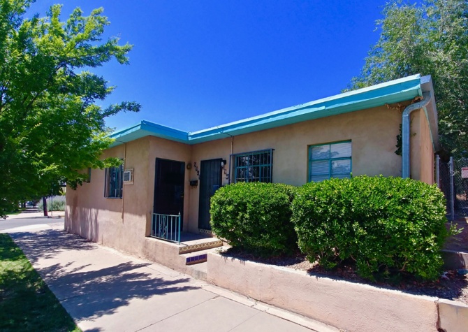 Houses Near Light & Bright 1 Bed Apt. One Half Block From UNM