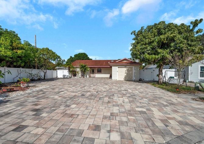 Houses Near Secluded Clearwater Charmer on Cul - De - Sac Close to Clearwater Beach | 3 Bedroom | 2 Bathroom | 1 Car Garage