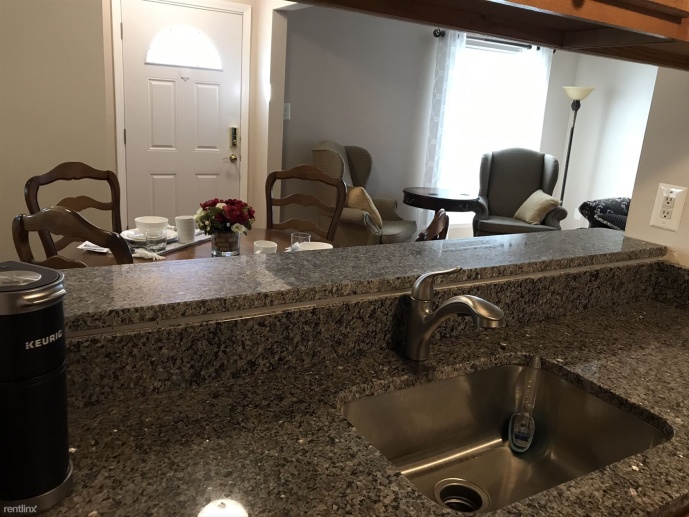 Flex-Lease/Furnished Condo w/ Den and Basement