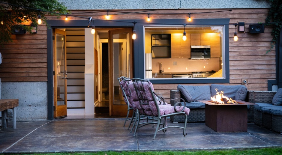 5-Bed / 3-Bath Quaint & Modern Spacious Tacoma Home with Views, Garage & Large Entertainment-Ready Yard