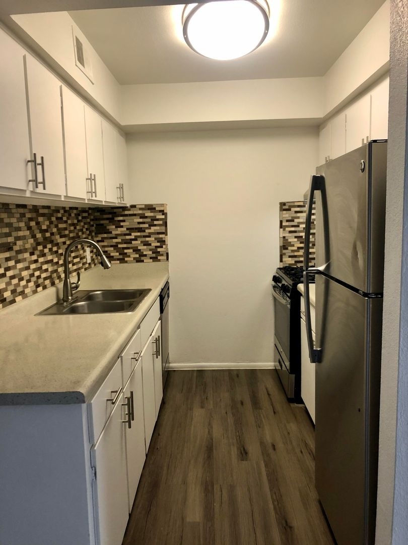 Fully renovated, single story 2 bedroom unit - $1,299.00 w/washer and dryer - $299.00 1st month rent move in special!