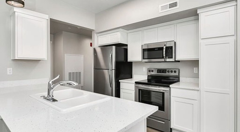 South Ridge Apts~Newer Luxury Apartment w/ Modern Amenities!