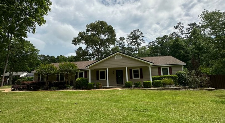 BEAUTIFUL KILLEARN LAKES  PLANTATION 3/2 HOME With POOL Avail May 1, 2024.