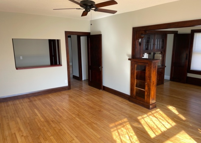 Houses Near 2+ bed, 1-bath Updated Uptown Upper Unit available now!