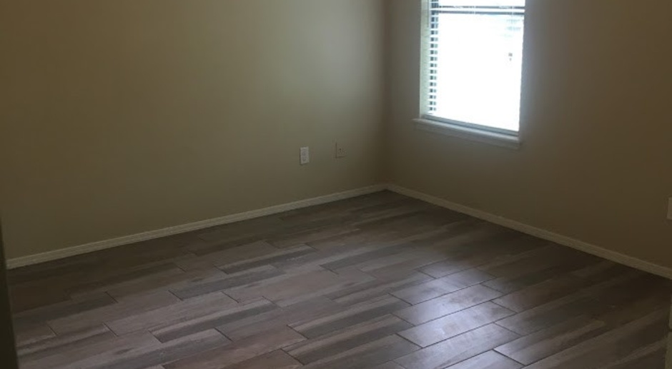 Pre-Leasing: Downtown Area Home in Fayetteville  