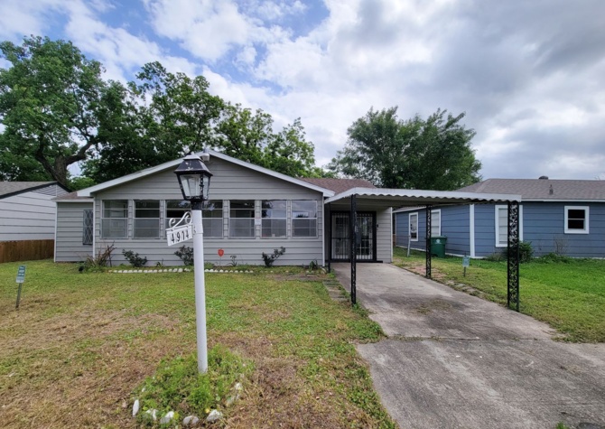 Houses Near Newly renovated home in the Macgregor Terrace community of Houston is available and ready for move-in! Boasting 3 BR, 2 BA & covered carport with features that include an open floor plan, wood like floors, large kitchen with plenty of counter space & cabi