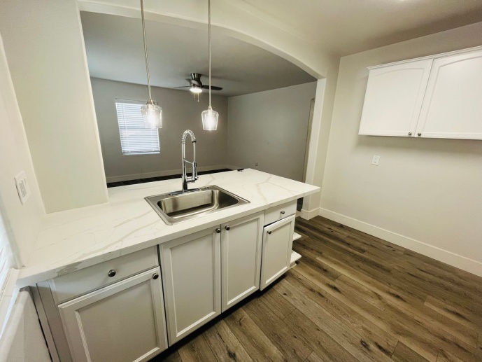 Available Now ! Newly Upgraded this February 2024 | 2 Bd / 1 Bath Upstairs Apartment 