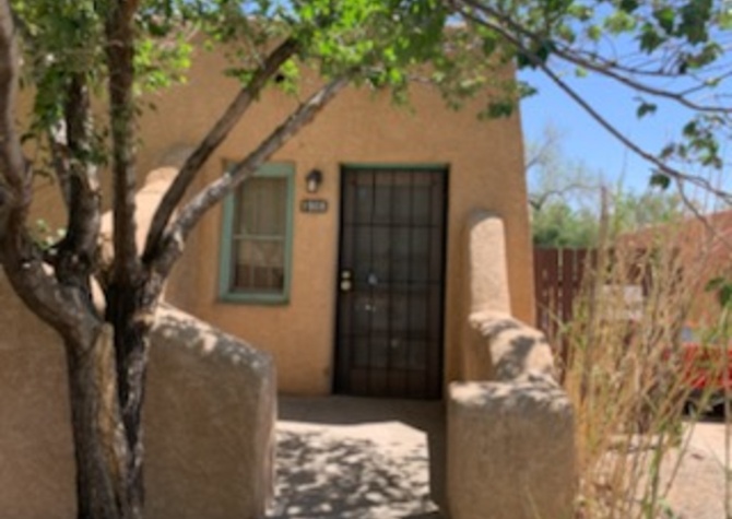 Houses Near Classic UNM Courtyard Apartment - Updated and Move-in Ready