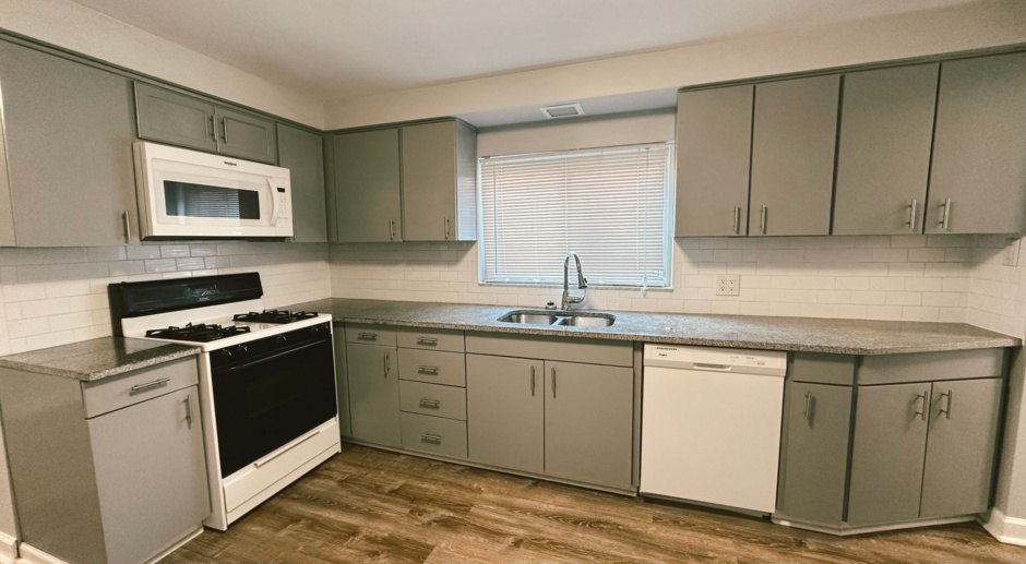NEWLY RENOVATED 2 BEDROOM IN THE HEART OF SOUTHSIDE!