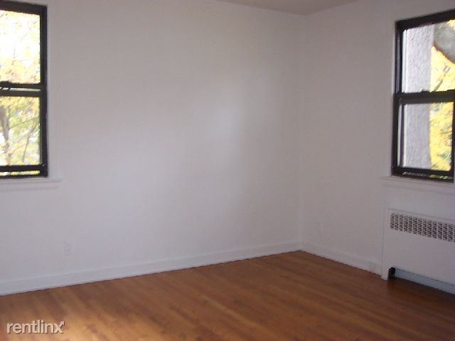 Sunny 1 Bedroom in Garden Complex - Laundry On-Site - New Rochelle